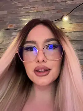 Snapshot of mollyxxx chatting on February 21, 2026, 8:11 pm mollyxxx online show from February 21, 2026, 8:11 pm