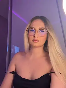 mollyxxx online show from June 1, 2026, 3:18 am