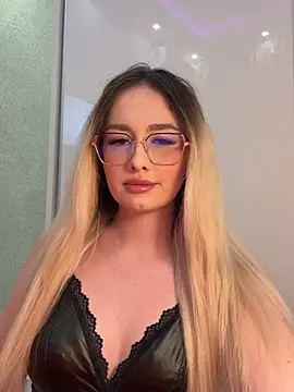 Snapshot of mollyxxx chatting on March 2, 2026, 1:06 am mollyxxx online show from March 2, 2026, 1:06 am