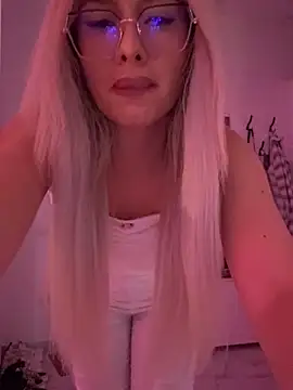 Snapshot of mollyxxx chatting on October 7, 2025, 7:09 am mollyxxx online show from October 7, 2025, 7:09 am