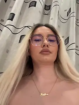 Snapshot of mollyxxx chatting on November 21, 2025, 3:16 am mollyxxx online show from November 21, 2025, 3:16 am