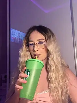 Snapshot of mollyxxx chatting on February 8, 2026, 3:04 am mollyxxx online show from February 8, 2026, 3:04 am