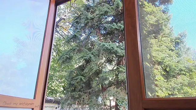 Snapshot of Miss_Ariana_ chatting on September 14, 2025, 7:20 am Miss Ariana online show from September 14, 2025, 7:20 am