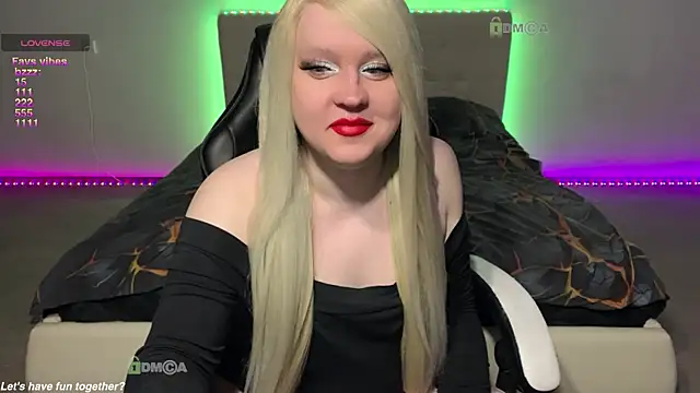 camsmiley online show from April 12, 2026, 8:23 pm