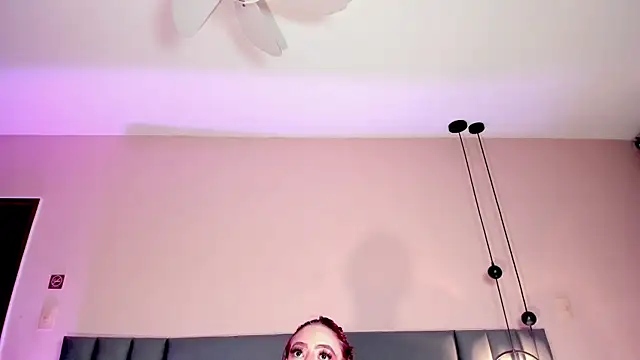 JupiteFox online show from April 7, 2026, 12:56 am