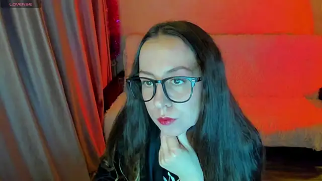 CurlySteph online show from October 16, 2025, 6:27 pm