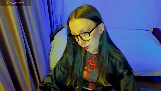 CurlySteph online show from April 14, 2026, 8:03 pm