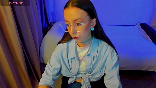 CurlySteph online show from April 17, 2026, 7:49 pm