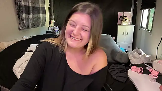 Snapshot of magicsparkles chatting on December 16, 2025, 7:18 pm magicsparkles online show from December 16, 2025, 7:18 pm