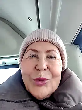 Hottie-Mom online show from February 7, 2026, 10:45 am