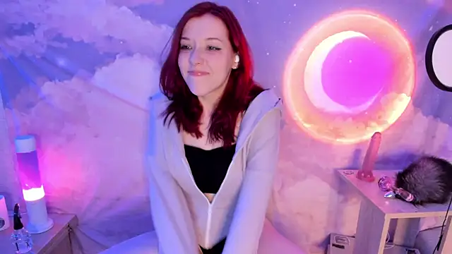 YunaPeace online show from April 22, 2026, 9:43 pm