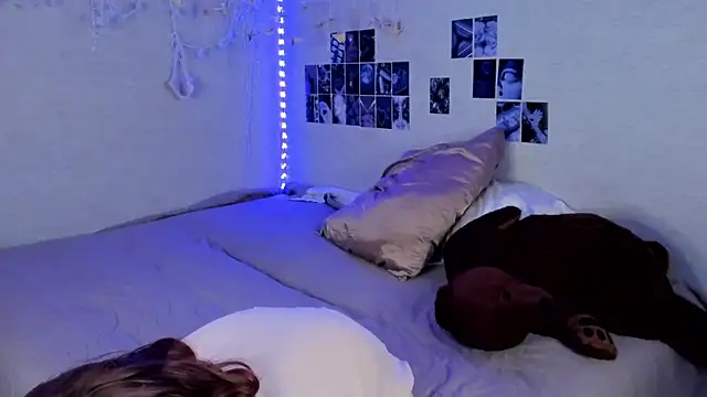 YunaPeace online show from March 14, 2025, 7:01 pm