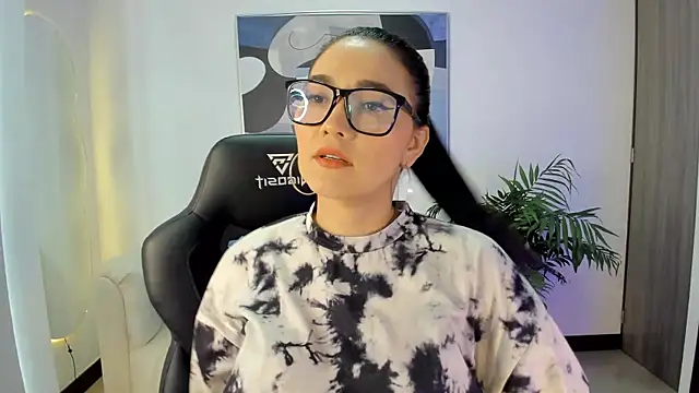 SaraParker  online show from March 6, 2025, 3:56 pm