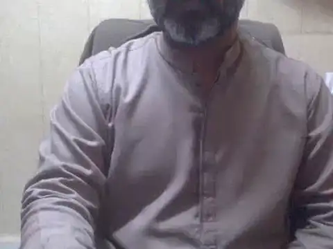 Snapshot of hairymaster95 chatting on February 3, 2025, 4:04 am hairymaster95 online show from February 3, 2025, 4:04 am