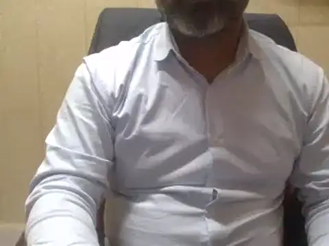 Snapshot of hairymaster95 chatting on February 6, 2025, 11:09 am hairymaster95 online show from February 6, 2025, 11:09 am