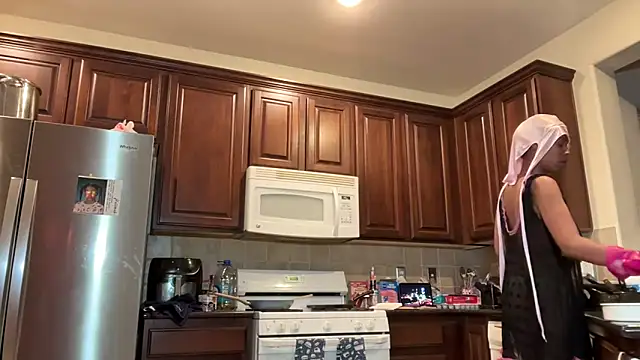 Snapshot of Cum2Charm chatting on February 7, 2026, 12:46 pm Cum2Charm online show from February 7, 2026, 12:46 pm