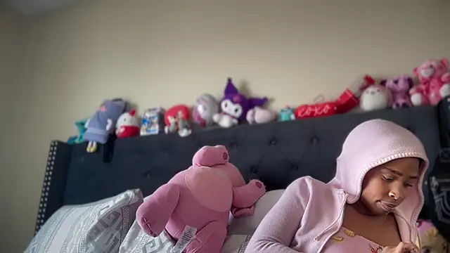 Snapshot of Cum2Charm chatting on February 10, 2026, 9:25 pm Cum2Charm online show from February 10, 2026, 9:25 pm