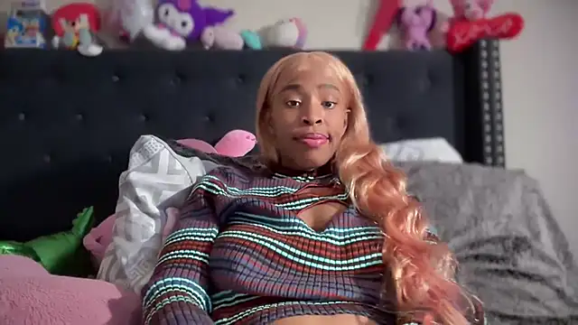 Snapshot of Cum2Charm chatting on February 18, 2026, 2:31 am Cum2Charm online show from February 18, 2026, 2:31 am