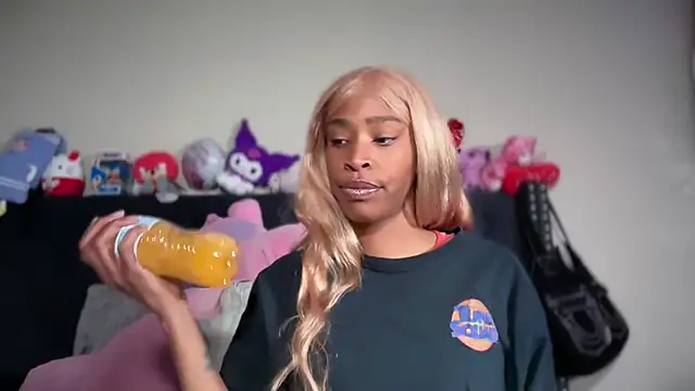 Snapshot of Cum2Charm chatting on February 21, 2026, 9:22 am Cum2Charm online show from February 21, 2026, 9:22 am