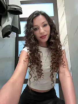 Snapshot of _MiaQueen_ chatting on May 2, 2026, 3:01 am MiaQueen online show from May 2, 2026, 3:01 am