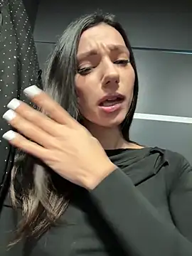  MiaQueen  online show from December 19, 2025, 10:12 pm