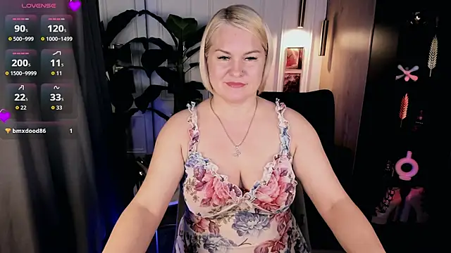 Snapshot of YolandaKiss chatting on June 15, 2026, 8:30 pm YolandaKiss online show from June 15, 2026, 8:30 pm
