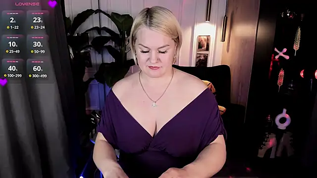 Snapshot of YolandaKiss chatting on June 19, 2026, 8:25 pm YolandaKiss online show from June 19, 2026, 8:25 pm