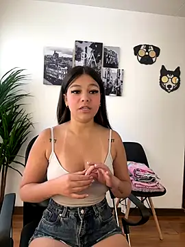 Alyshanon18 online show from October 26, 2025, 1:55 pm