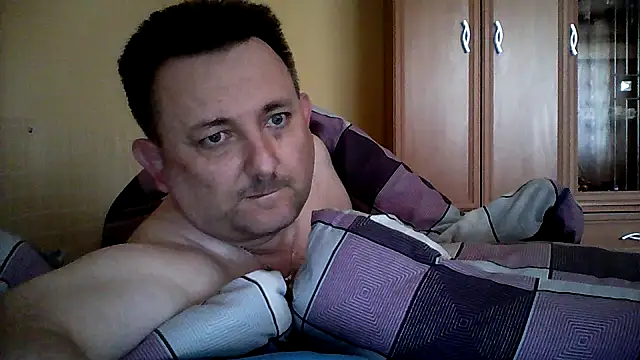 Snapshot of Novy73 chatting on April 28, 2026, 6:40 am Novy73 online show from April 28, 2026, 6:40 am