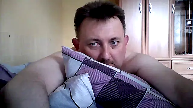 Snapshot of Novy73 chatting on May 16, 2026, 12:04 pm Novy73 online show from May 16, 2026, 12:04 pm