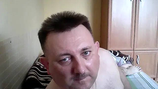 Snapshot of Novy73 chatting on April 13, 2026, 7:23 am Novy73 online show from April 13, 2026, 7:23 am