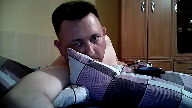 Snapshot of Novy73 chatting on April 28, 2026, 8:46 pm Novy73 online show from April 28, 2026, 8:46 pm
