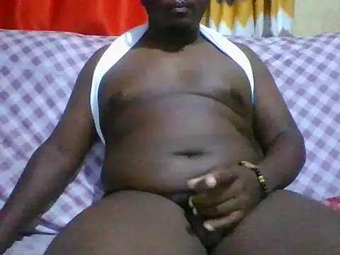 honeyswit online show from April 16, 2026, 9:39 pm