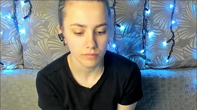 MaggieCake online show from April 14, 2026, 4:50 am