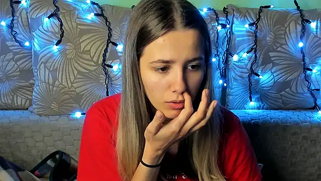 MaggieCake online show from October 31, 2025, 3:47 am