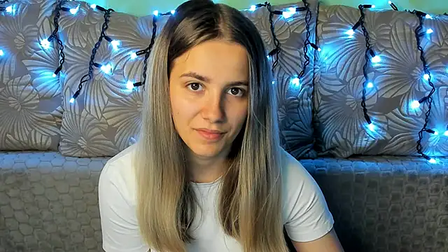 MaggieCake online show from October 14, 2025, 12:33 am