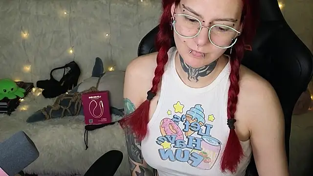 Ginger Stay online show from November 1, 2025, 5:25 am