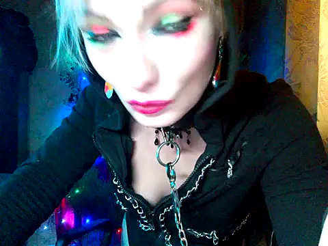 WildMissNiks online show from December 22, 2025, 9:42 am