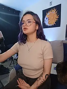 Snapshot of Raventh_ chatting on July 18, 2026, 4:21 am Raventh online show from July 18, 2026, 4:21 am