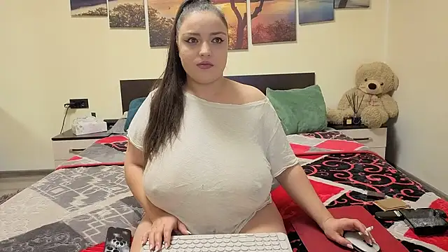 Snapshot of adelline chatting on February 9, 2026, 9:35 pm adelline online show from February 9, 2026, 9:35 pm