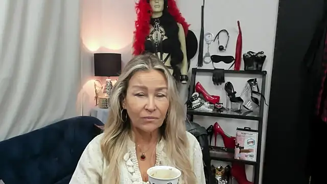 crystaLUX online show from September 24, 2025, 4:08 am