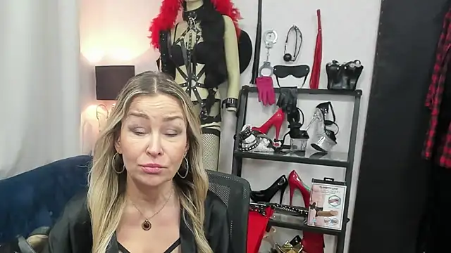 crystaLUX online show from February 3, 2026, 6:40 am