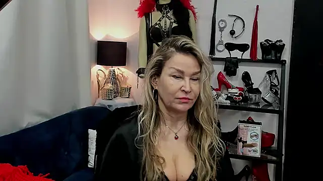 crystaLUX online show from February 27, 2025, 6:02 am