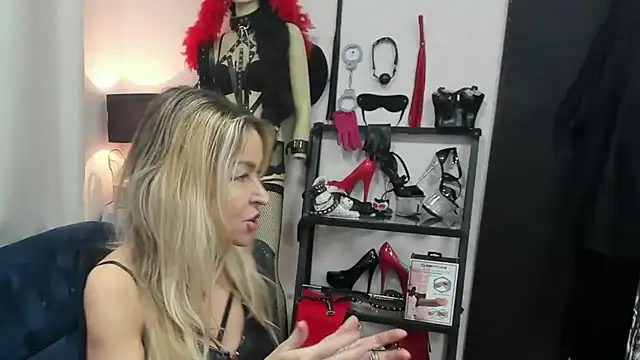 crystaLUX online show from February 19, 2026, 5:26 am