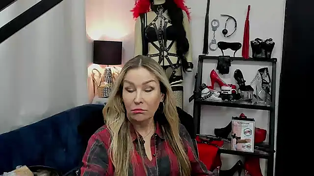 crystaLUX online show from March 10, 2025, 9:56 am