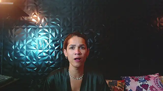 Snapshot of PINK__LOLA1 chatting on December 4, 2025, 1:15 am PINK LOLA1 online show from December 4, 2025, 1:15 am