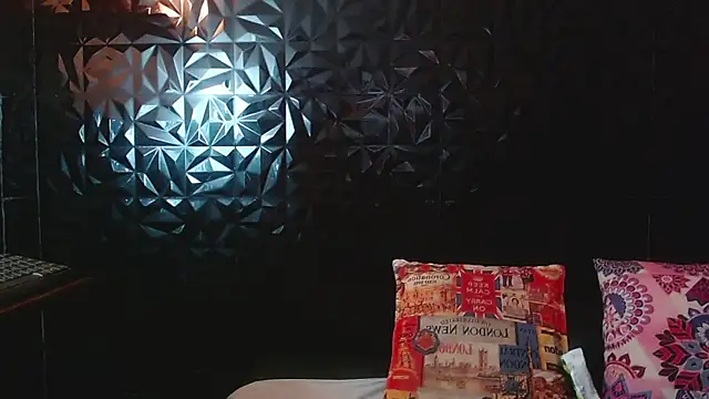 Snapshot of PINK__LOLA1 chatting on October 26, 2025, 10:32 pm PINK LOLA1 online show from October 26, 2025, 10:32 pm