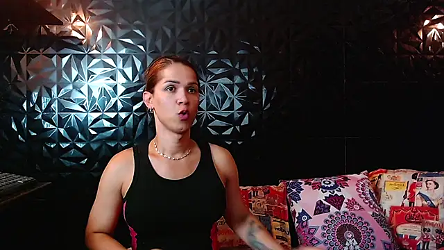 Snapshot of PINK__LOLA1 chatting on November 27, 2025, 10:32 pm PINK LOLA1 online show from November 27, 2025, 10:32 pm