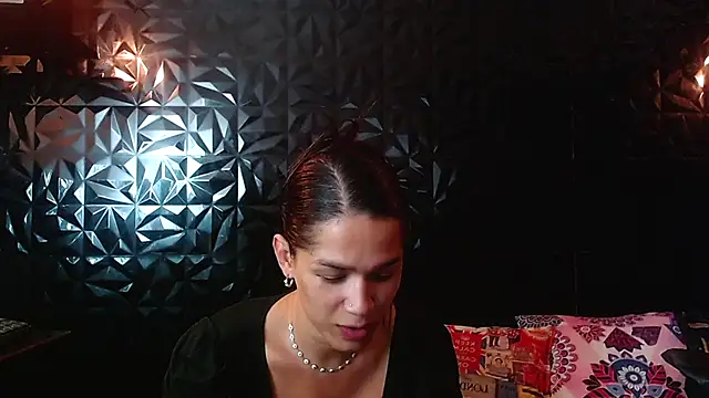 Snapshot of PINK__LOLA1 chatting on October 27, 2025, 10:33 pm PINK LOLA1 online show from October 27, 2025, 10:33 pm