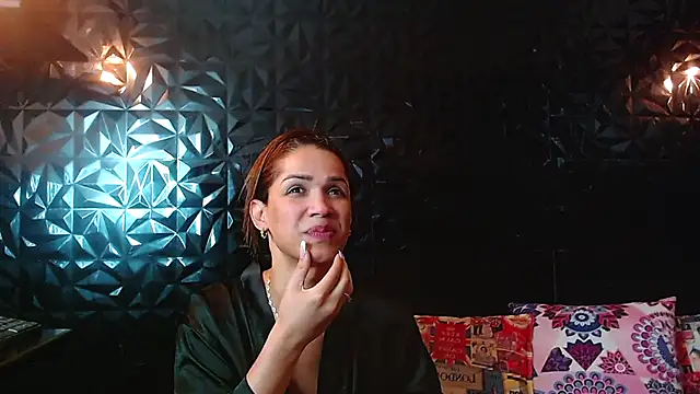 Snapshot of PINK__LOLA1 chatting on December 3, 2025, 12:33 am PINK LOLA1 online show from December 3, 2025, 12:33 am